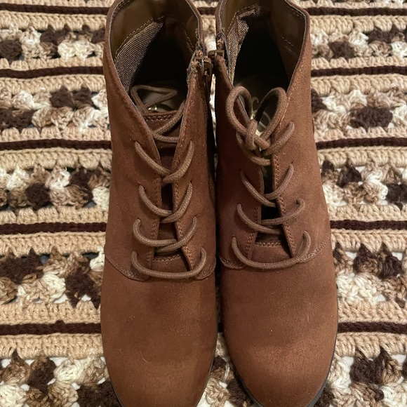 Women’s size 9 brown ankle boots with wedge heel - Picture 2 of 2